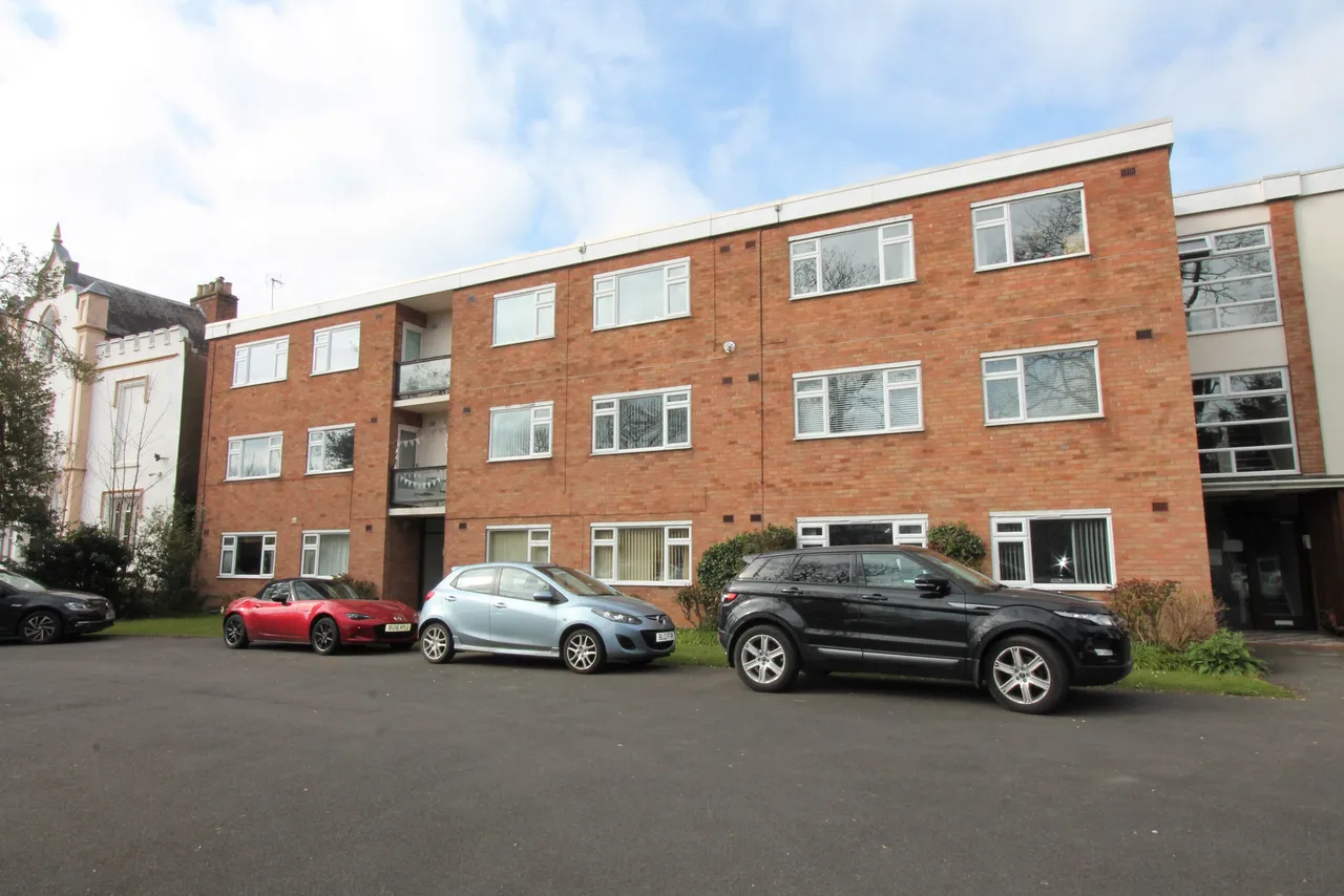2 bed flat to rent — Talbot Court, Upper Holly Walk, Leamington Spa, CV32