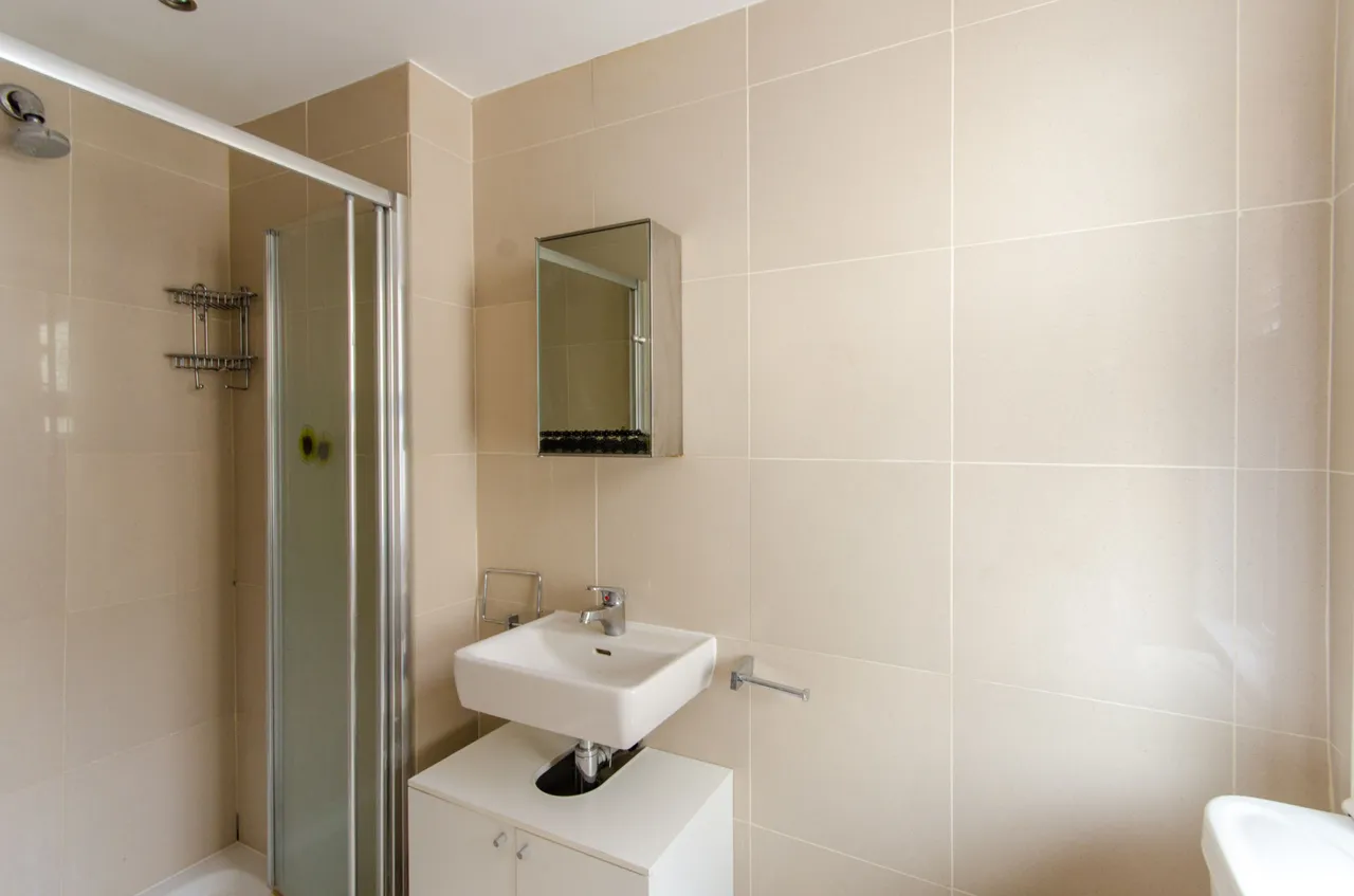 Flat 2, 108 Ballards Lane, London, photo 3