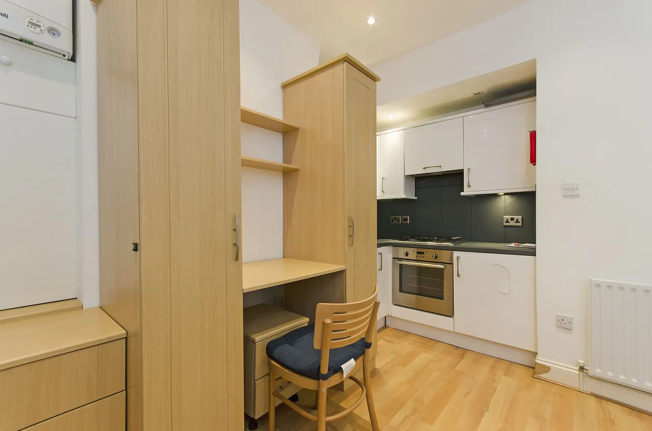 Flat 2, 108 Ballards Lane, London, photo 4