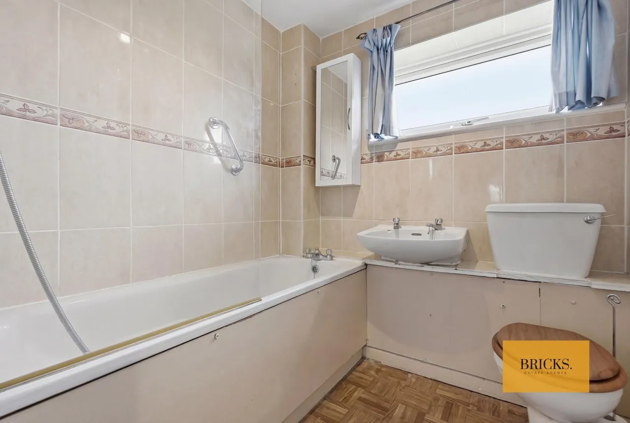 North Dene, Chigwell, IG7 5JS, photo 11
