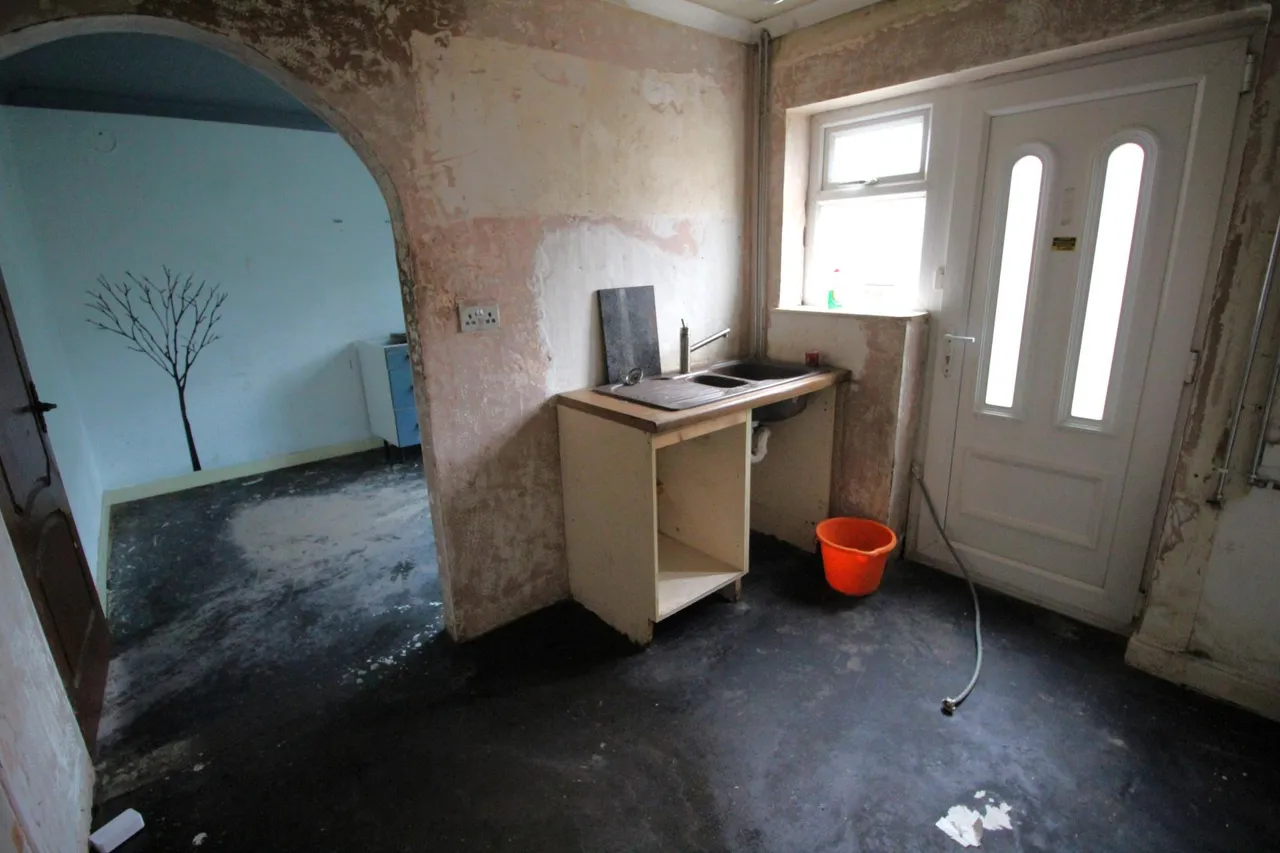 Glendon Court, Oldham, OL1, photo 7