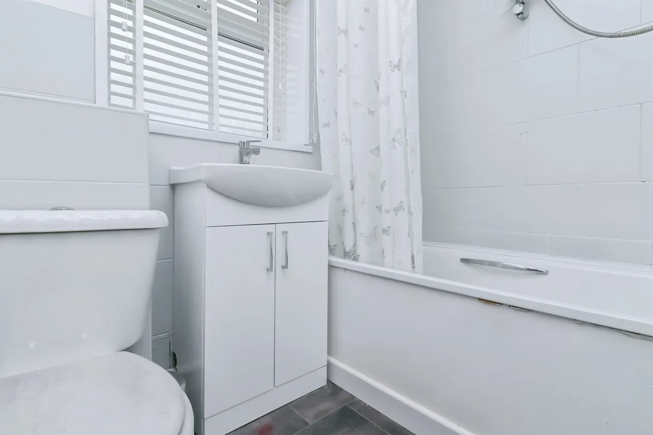 Fern Drive, Barry, CF62, photo 5