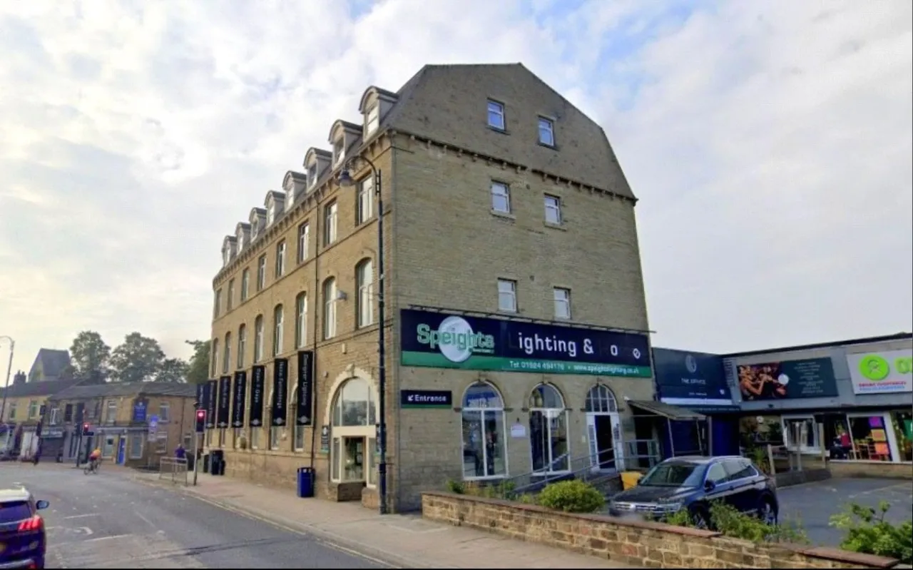 Huddersfield Road, Mirfield, WF14, photo 3