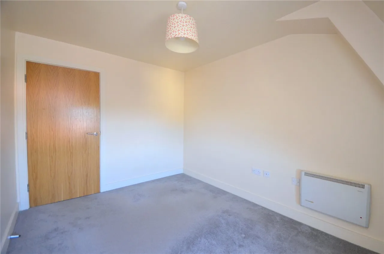 Huddersfield Road, Mirfield, WF14, photo 8