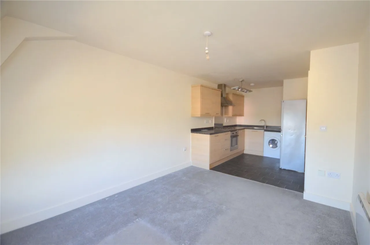 Huddersfield Road, Mirfield, WF14, photo 4