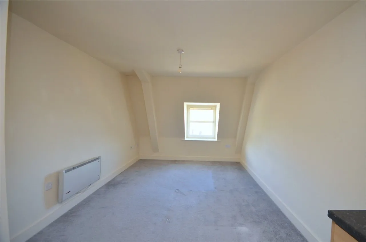 Huddersfield Road, Mirfield, WF14, photo 5