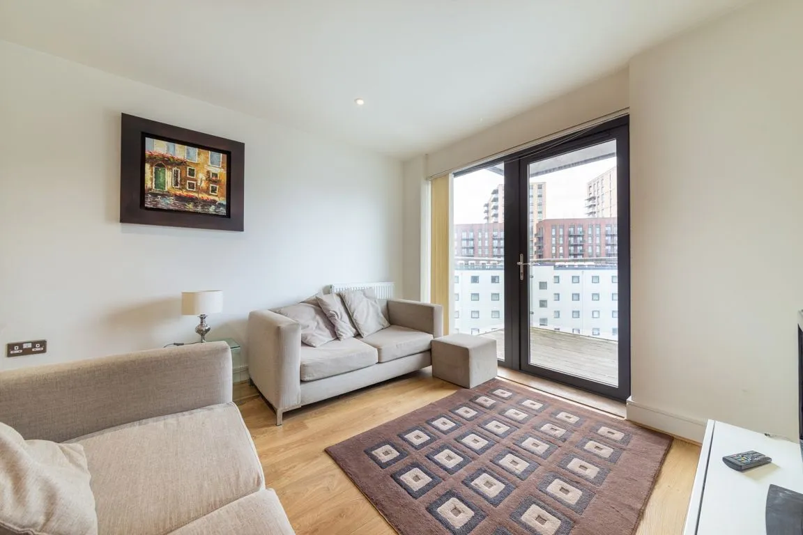 2 bed flat for sale — Mercury House, London