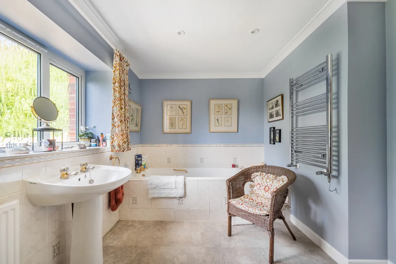 Lockeridge, Marlborough, SN8, photo 10