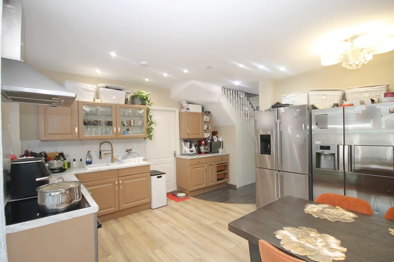 Farndale Crescent, Greenford, UB6, photo 3