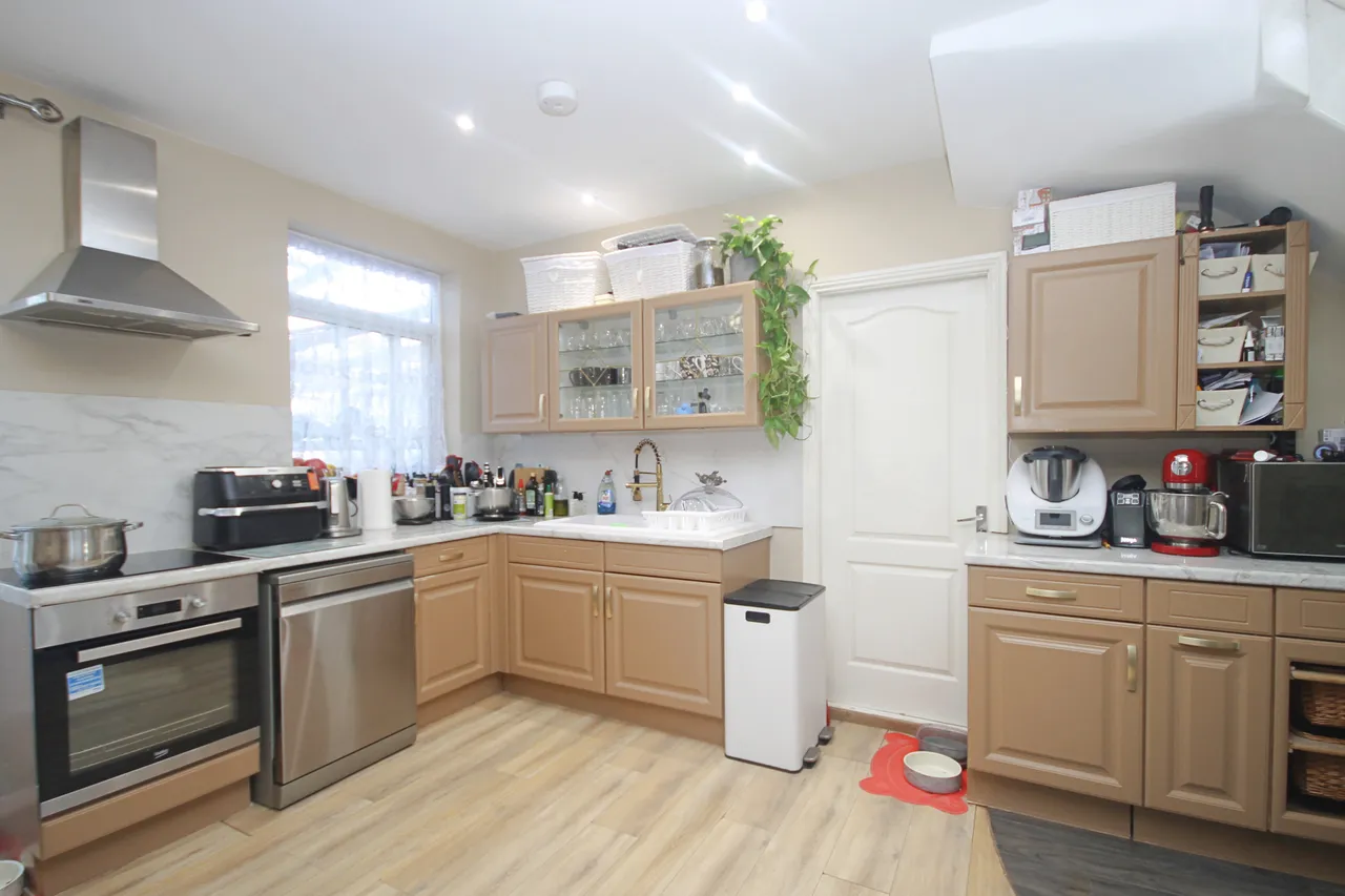 Farndale Crescent, Greenford, UB6, photo 5
