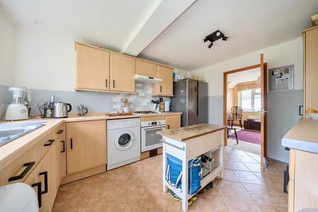 Hastings Close, OX16, photo 6