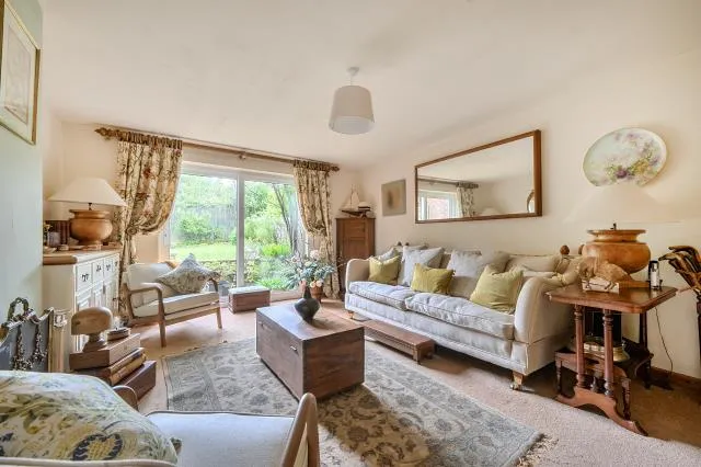 Hastings Close, OX16, photo 5