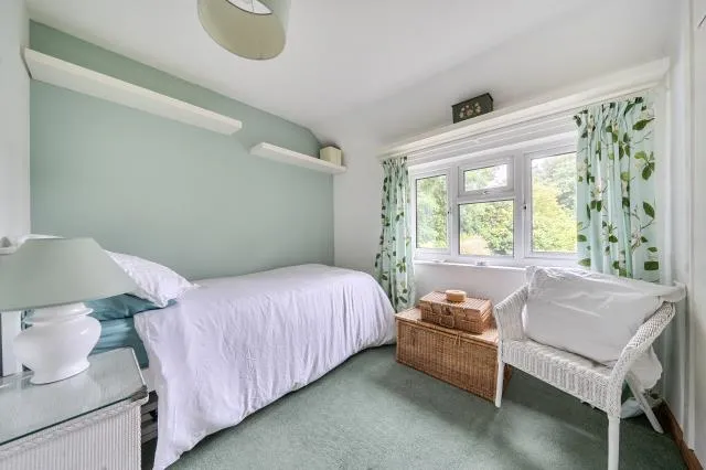 Hastings Close, OX16, photo 13