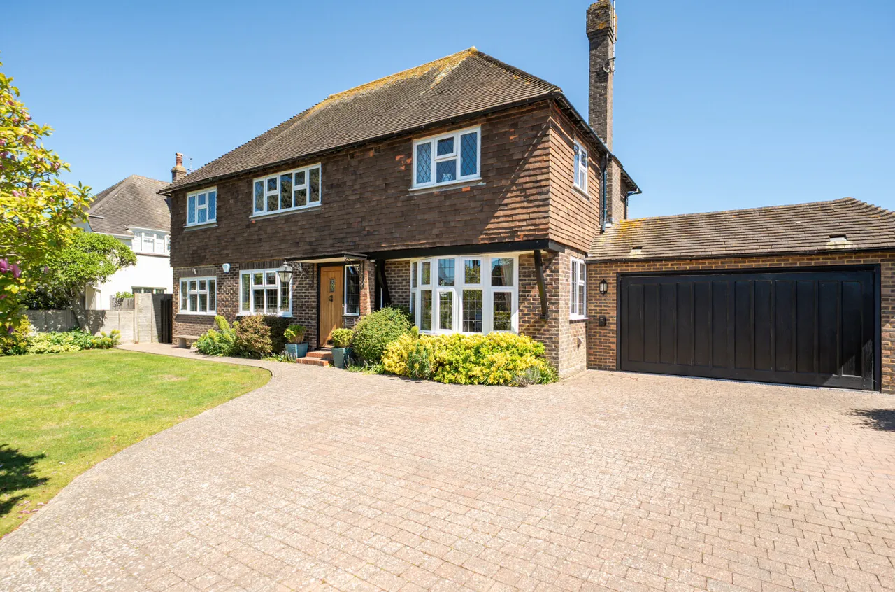4 bed house for sale, The Bramblings, Rustington, BN16