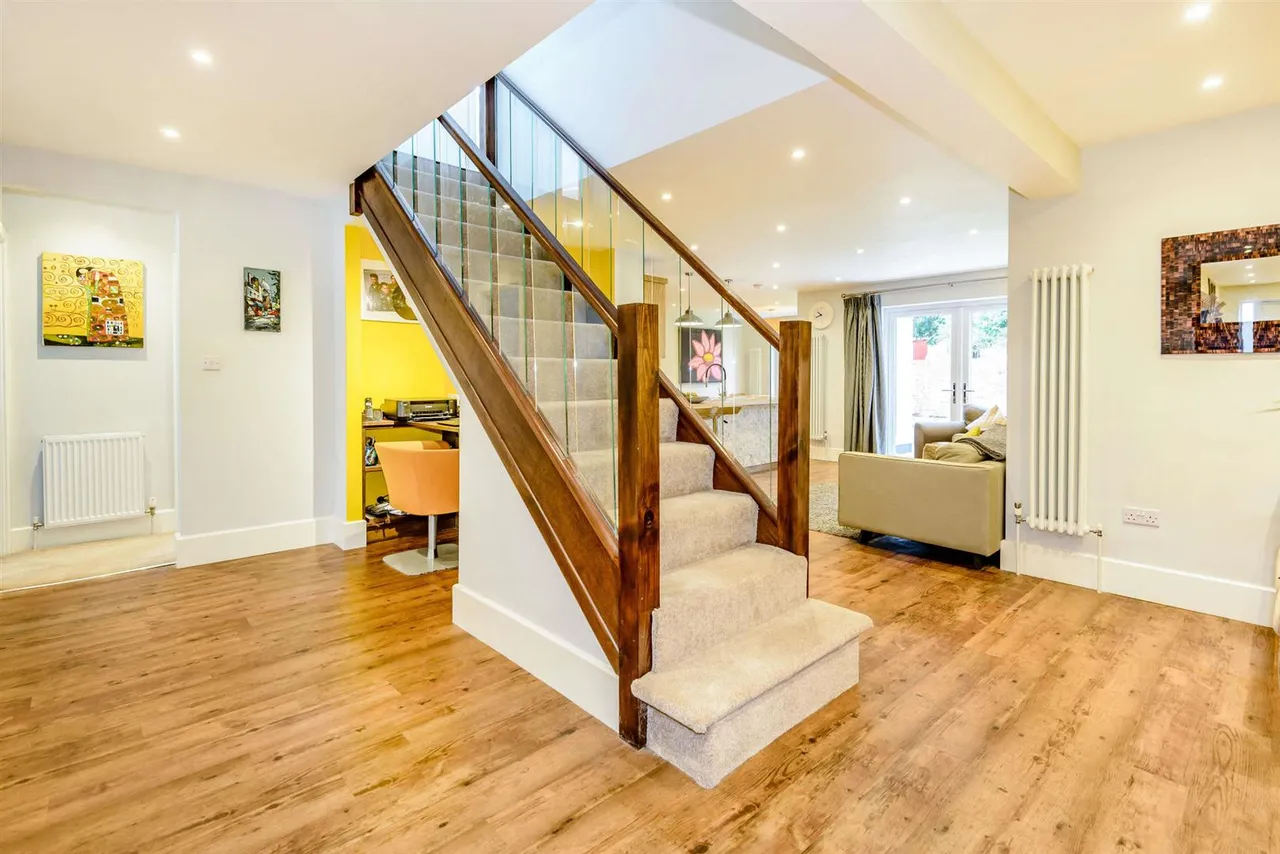 Church Road, Egham, Surrey, TW20 9QG, photo 2