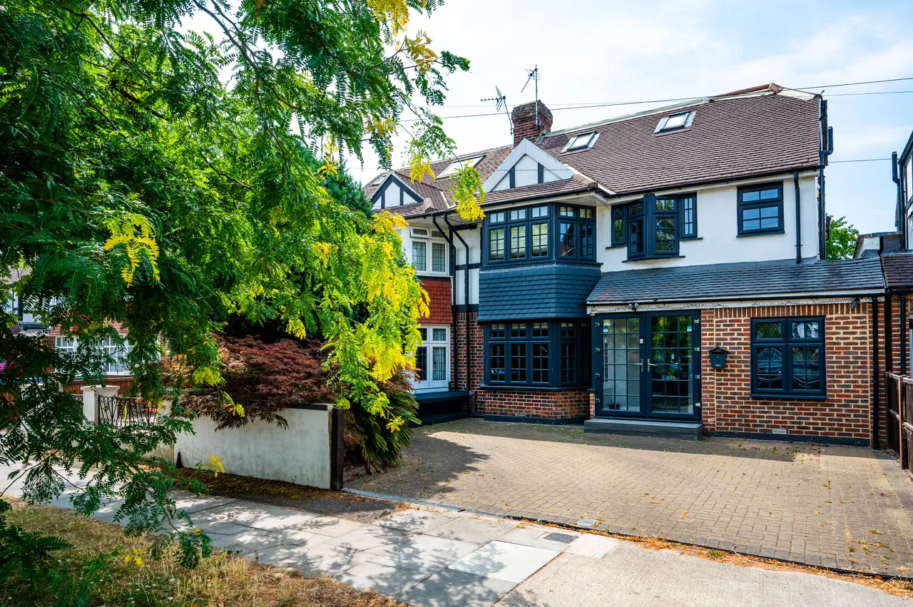 5 bed house for sale — 18 Tudor Drive, Kingston upon Thames