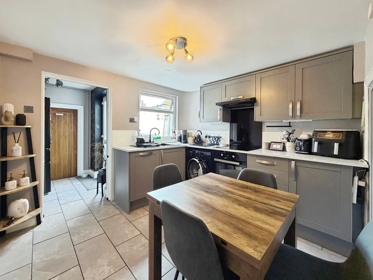 Lower Farnham Road, Aldershot, GU12, photo 3