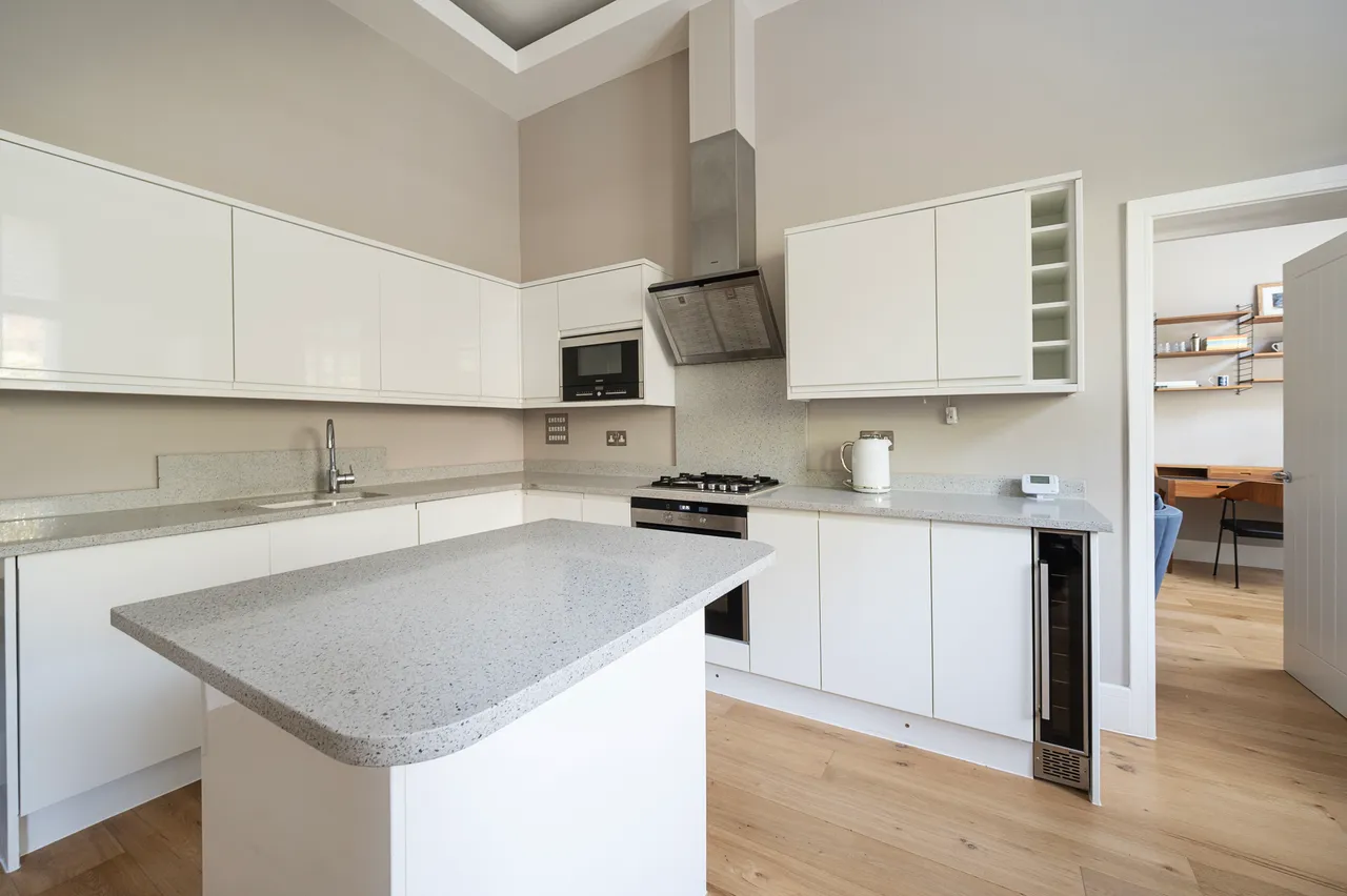 1 Edwards Passage, London, photo 3