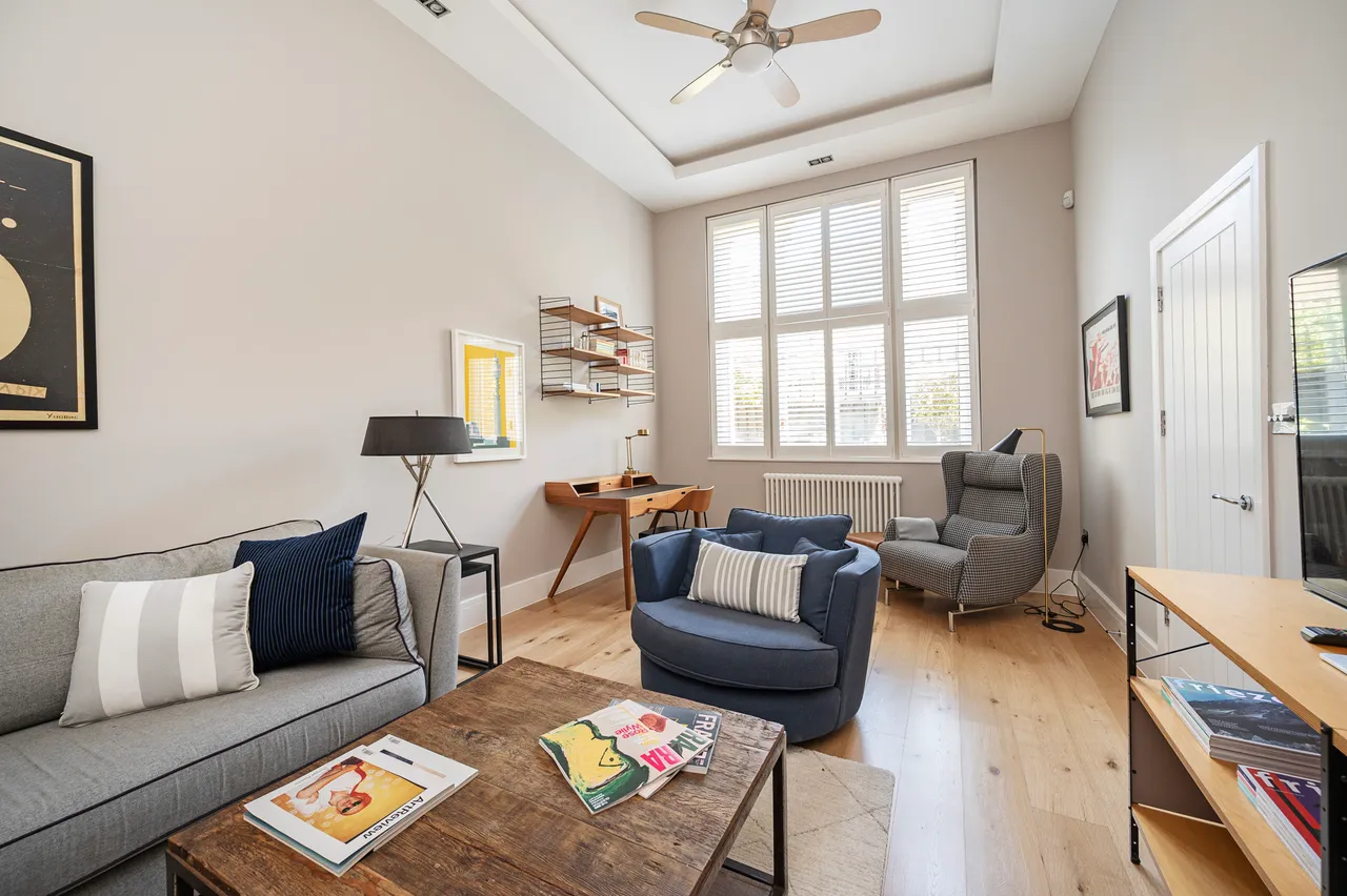 1 Edwards Passage, London, photo 2