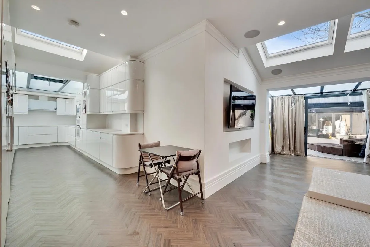 Belton Road, London, NW2, photo 7