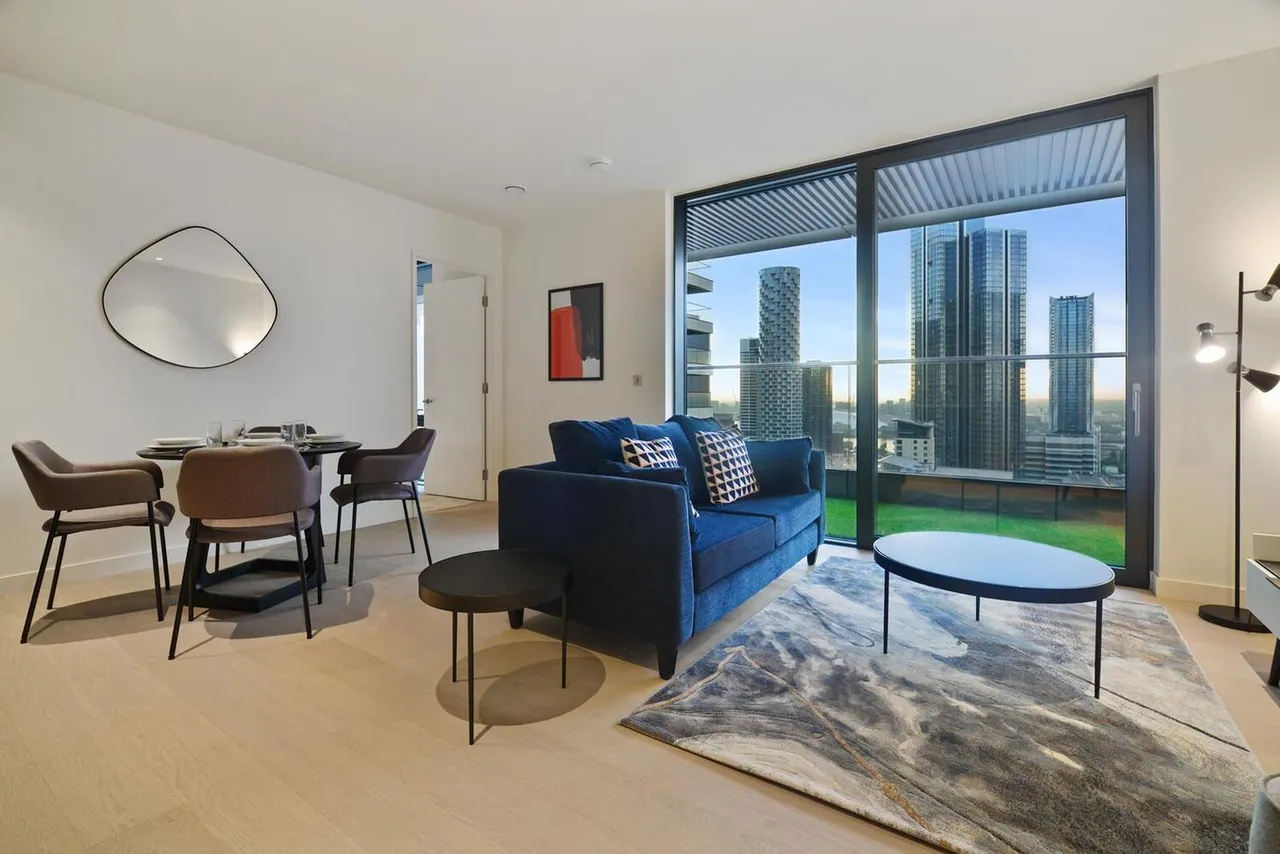 1 bed flat to rent, The Wardian, London, E14