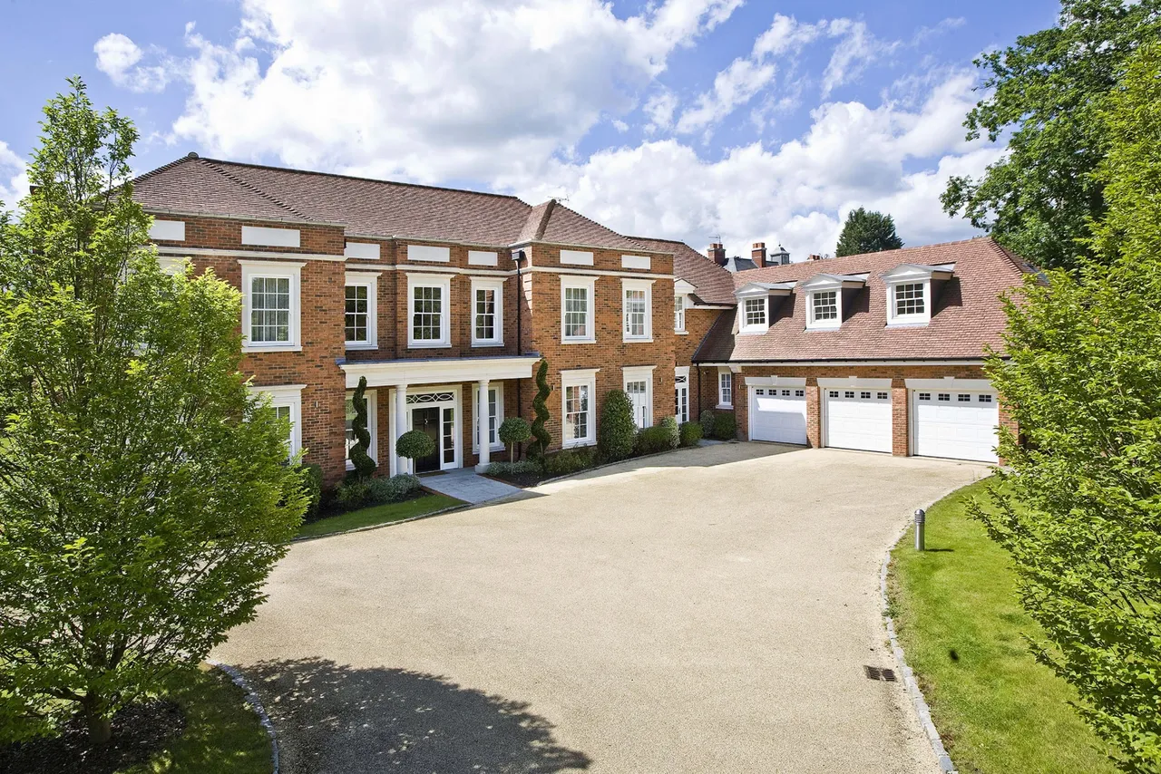 6 bed property for sale — Virginia Water, Surrey, GU25 4RT