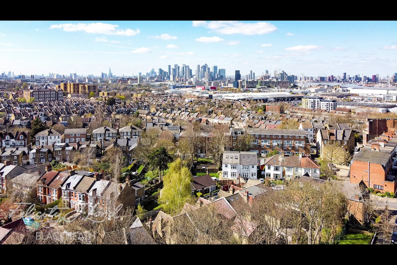 Charlton Church Lane, Charlton, photo 8