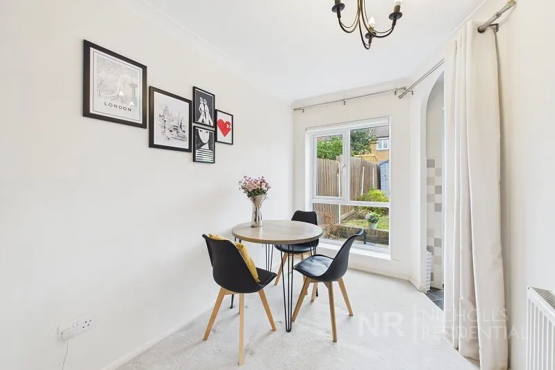Andrews Close, Worcester Park, KT4, photo 13
