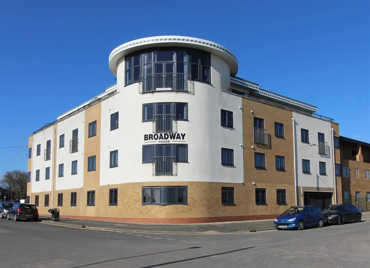 2 bed flat for sale — Broadway House, Hornsea
