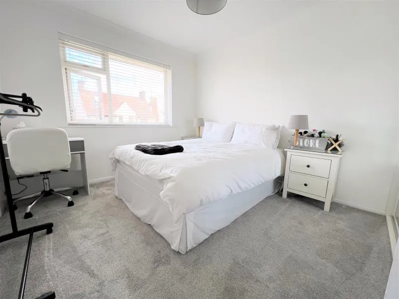Chertsey Road, Byfleet, KT14, photo 5