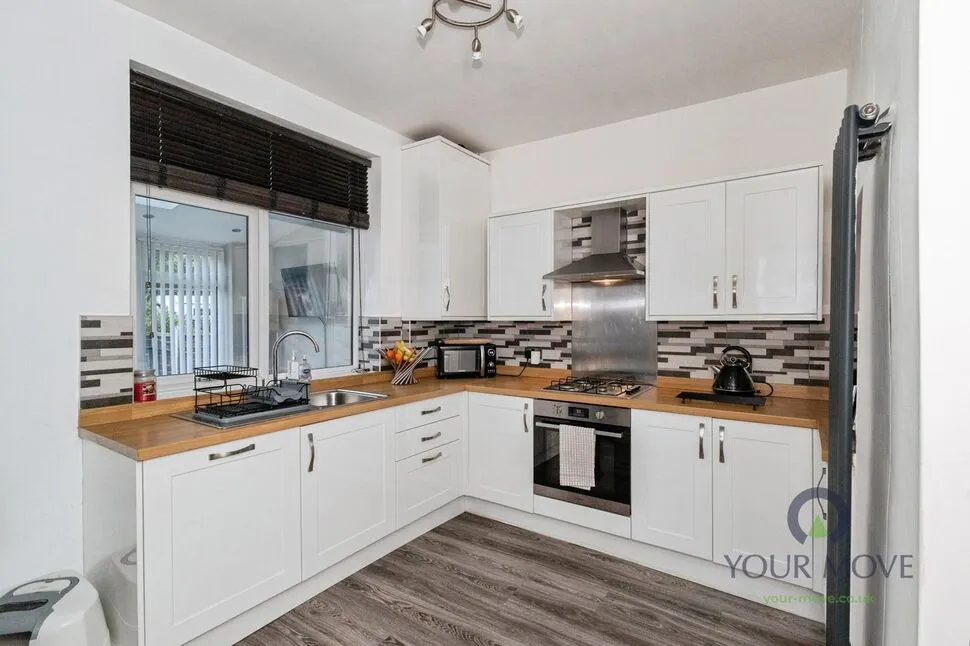 Merton Avenue, Oldham, OL8, photo 3