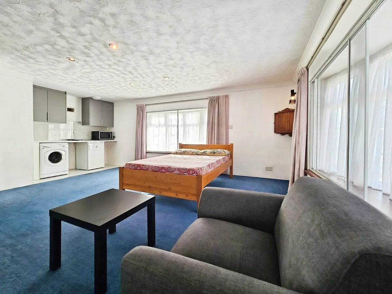 St. Marys Crescent, Stanwell, TW19, photo 4