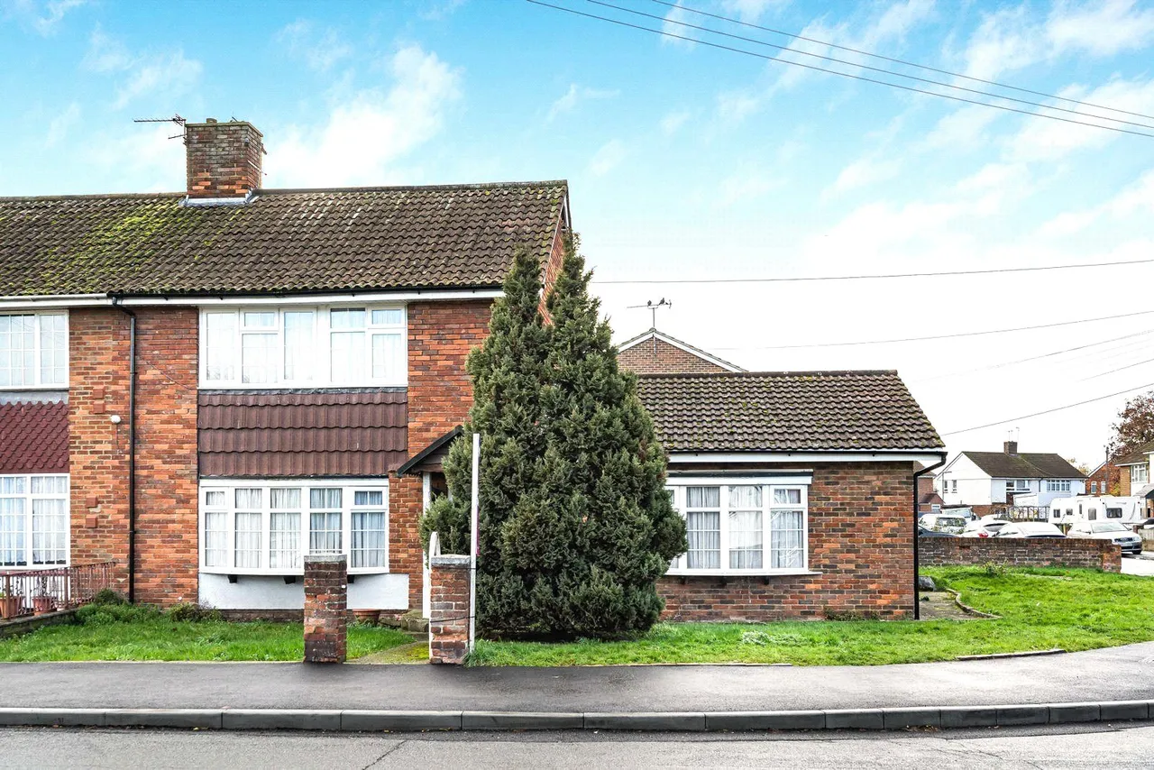 1 bed flat to rent, St. Marys Crescent, Stanwell, TW19