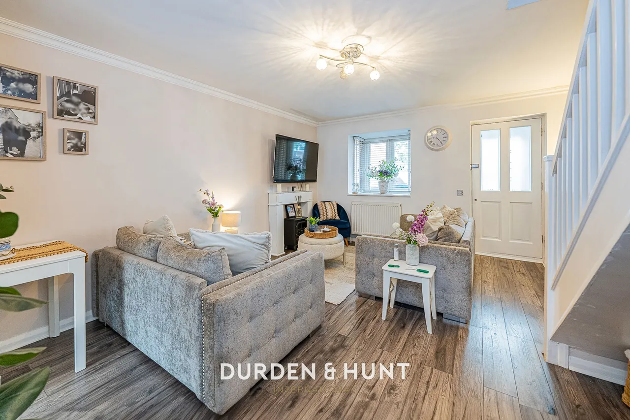 2 bed house for sale, Guardian Close, Hornchurch, RM11
