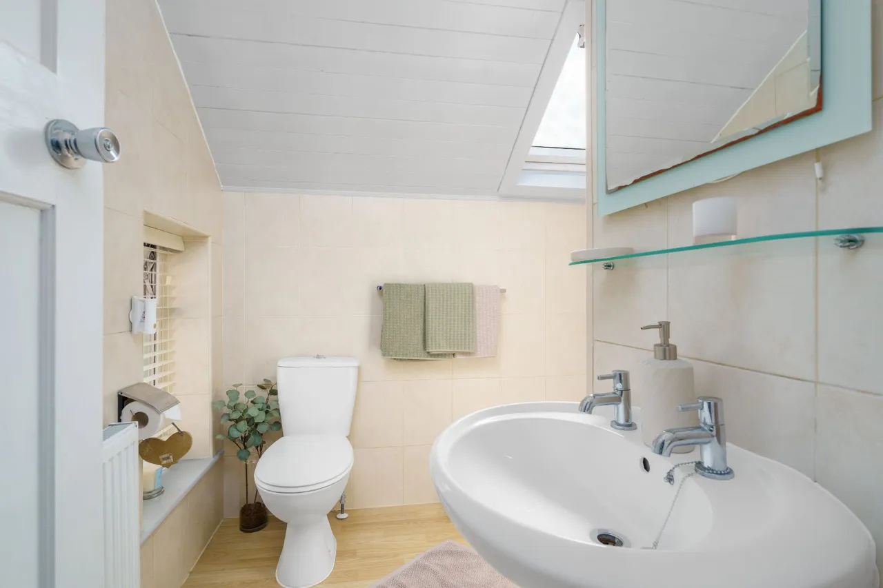 School Brow, Romiley, SK6, photo 13