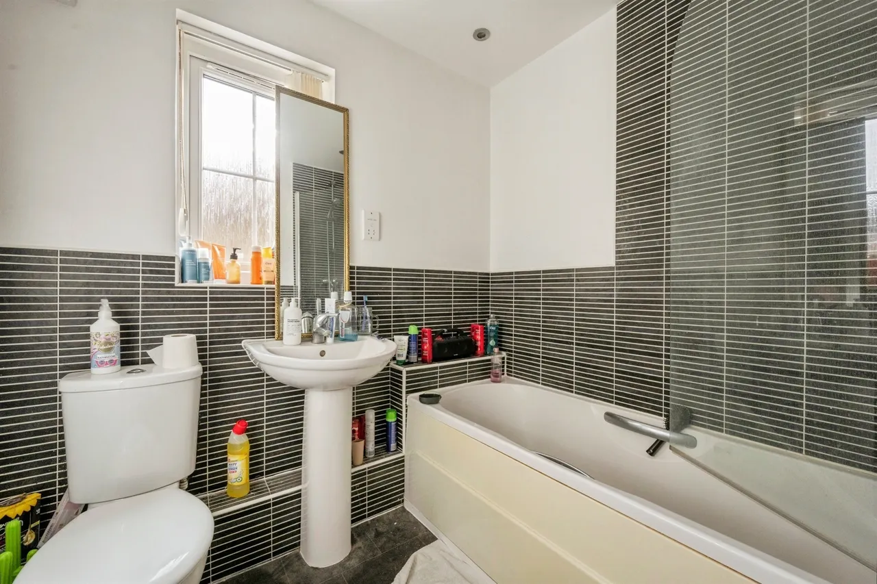 Fieldside, Thorne, Doncaster, photo 9
