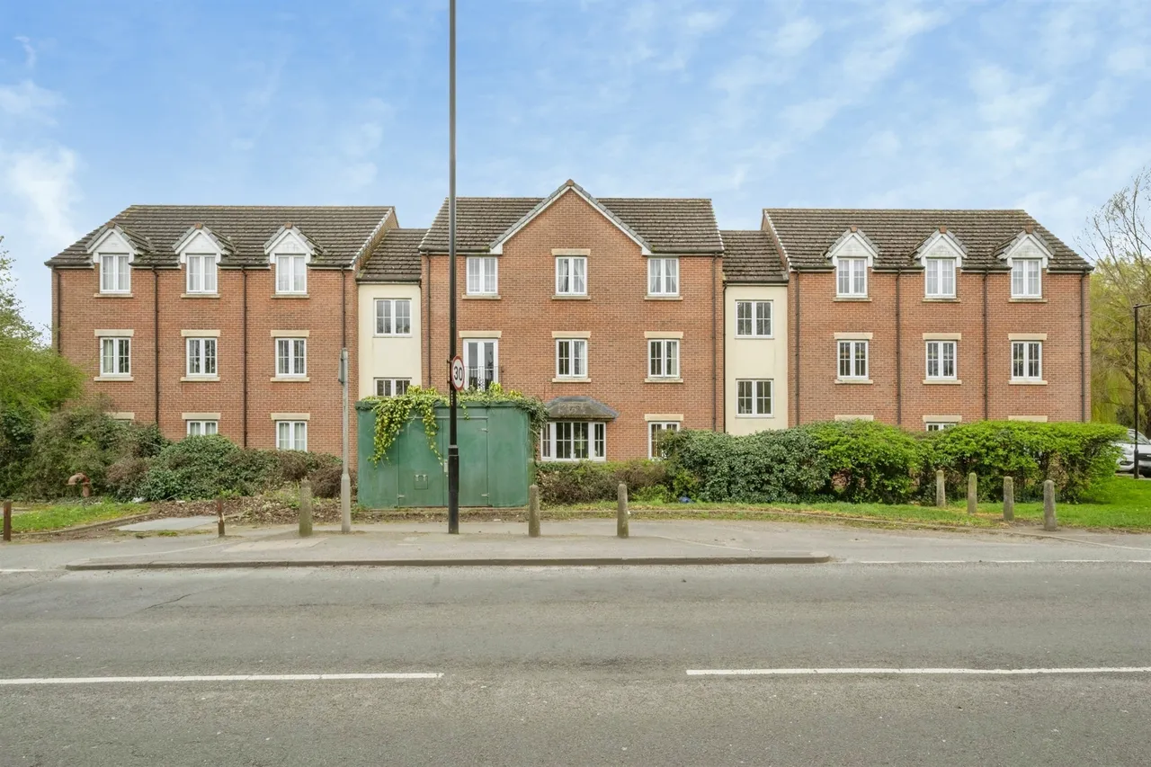 2 bed flat for sale — Fieldside, Thorne, Doncaster