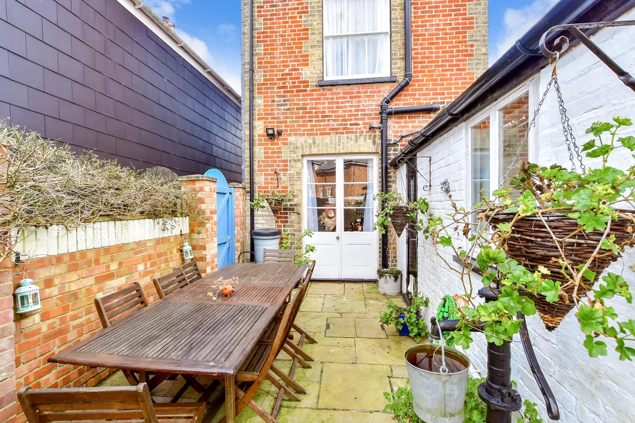 Cowes, PO31, photo 14