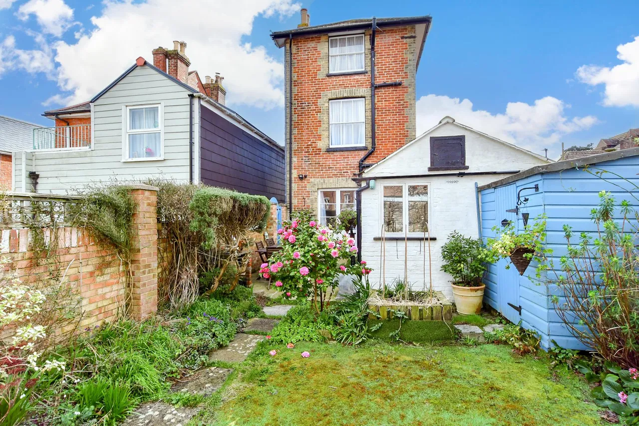 Cowes, PO31, photo 12