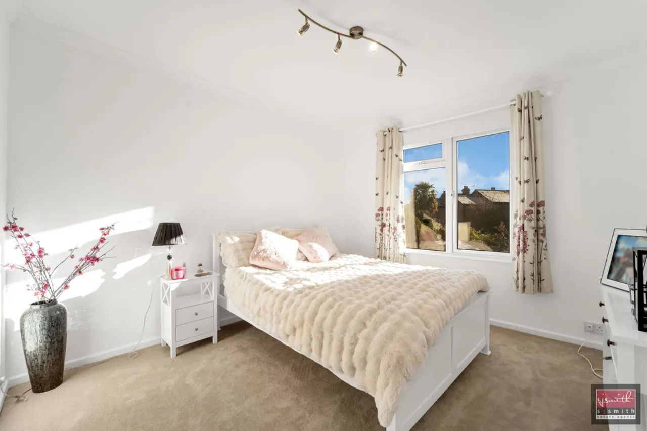 Woodthorpe Road, Ashford, photo 10