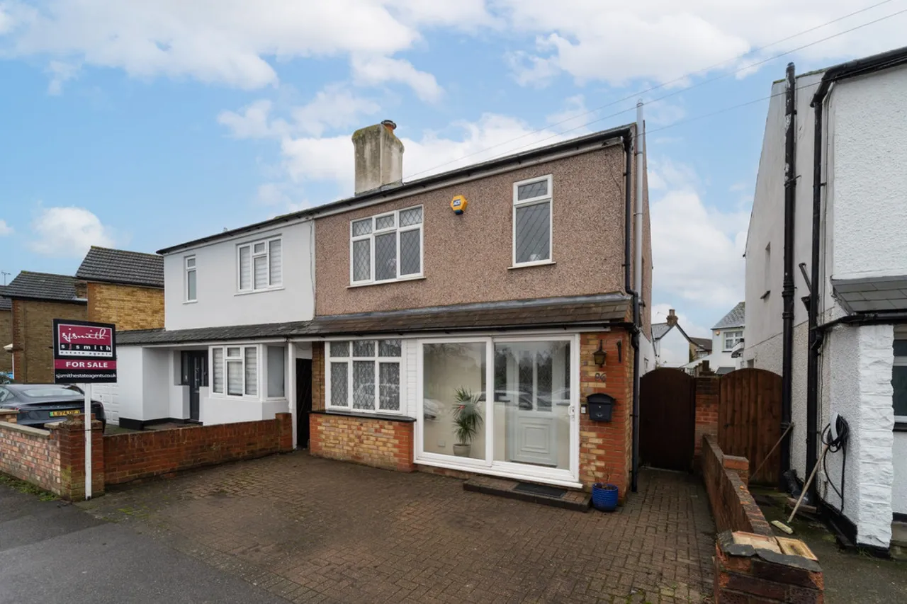 3 bed house for sale, Woodthorpe Road, Ashford