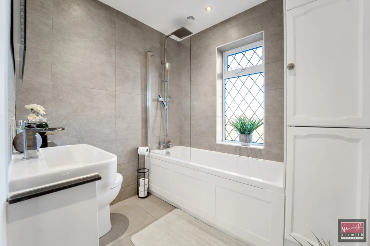 Woodthorpe Road, Ashford, photo 12