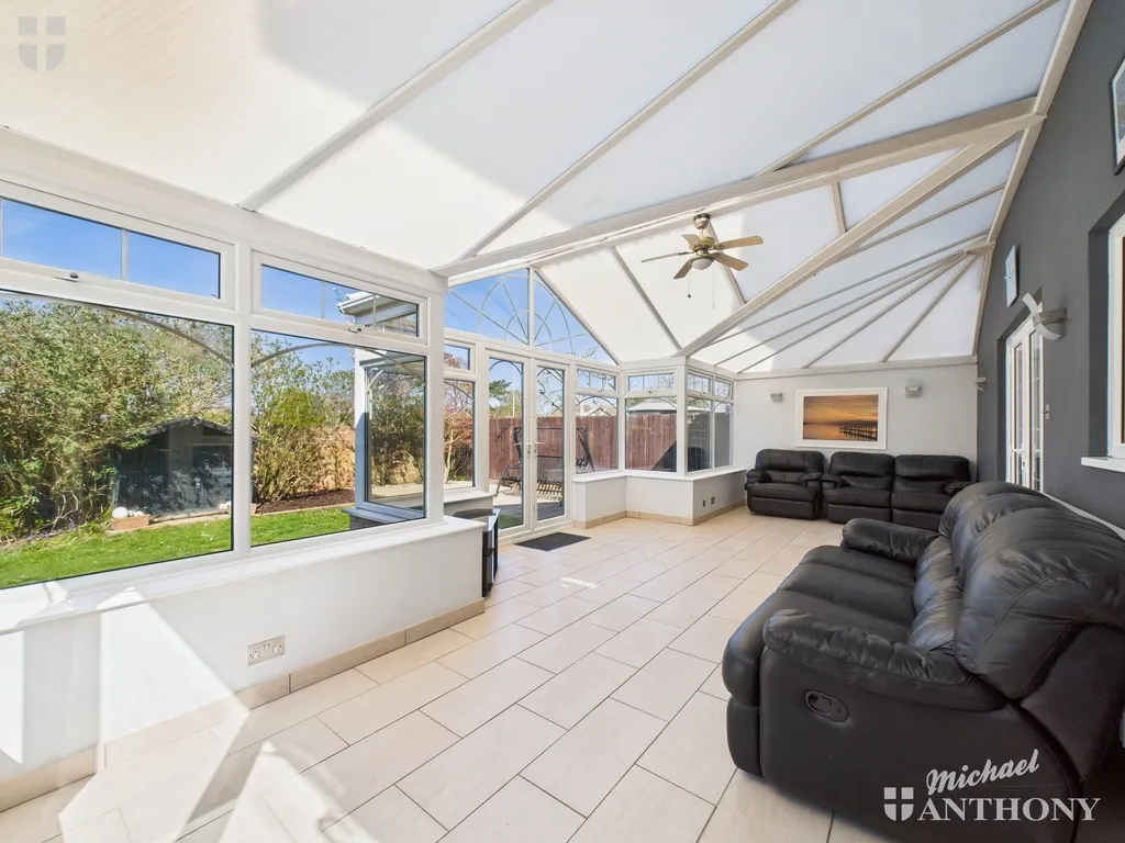 Dean Close, Aylesbury, HP21 9QE, photo 15