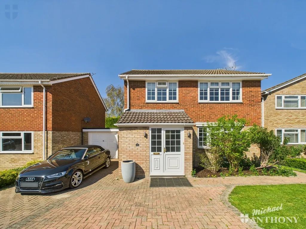 4 bed house for sale — Dean Close, Aylesbury, HP21 9QE
