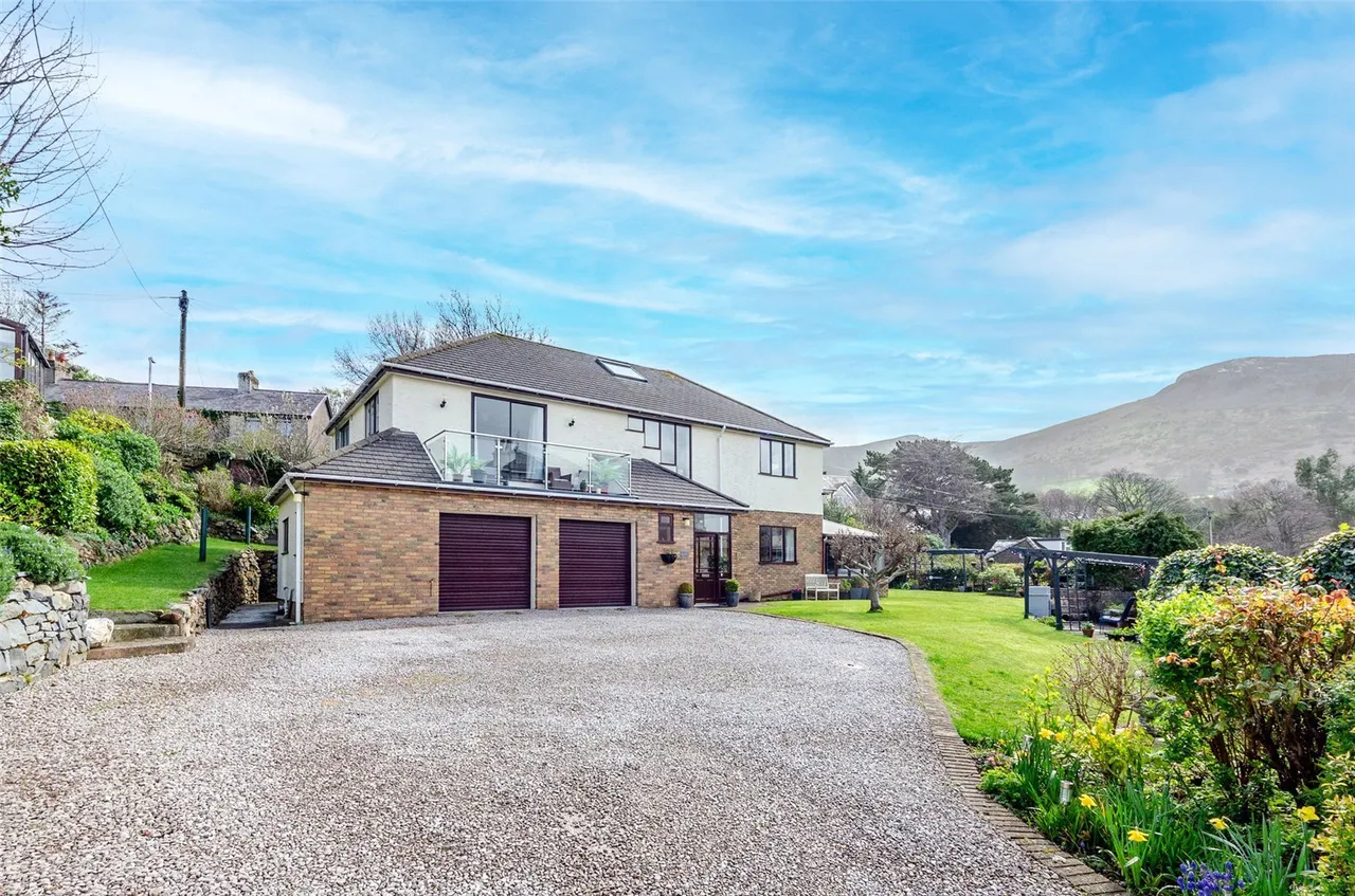 4 bed house for sale, Conway Road, Penmaenmawr, LL34