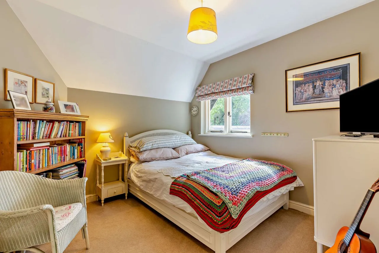 Beech Avenue, Lower Bourne, GU10, photo 14