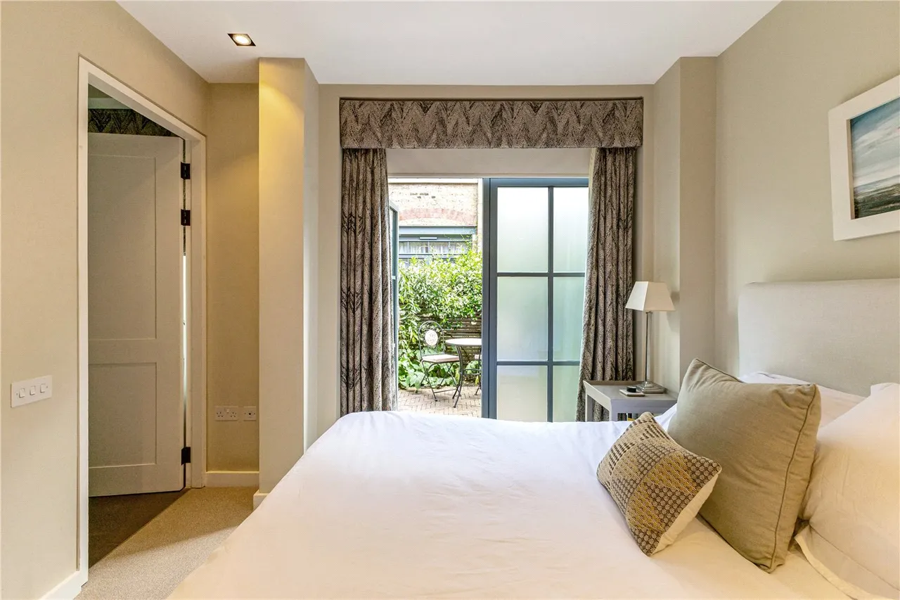 Porteus Place, London, UK, SW4, photo 8