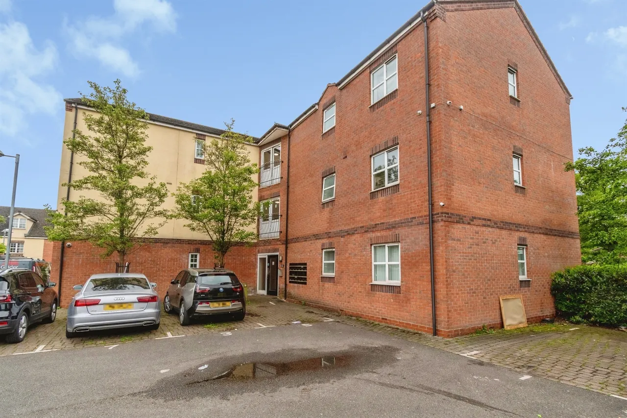 2 bed flat for sale, Manorhouse Close, Walsall, WS1