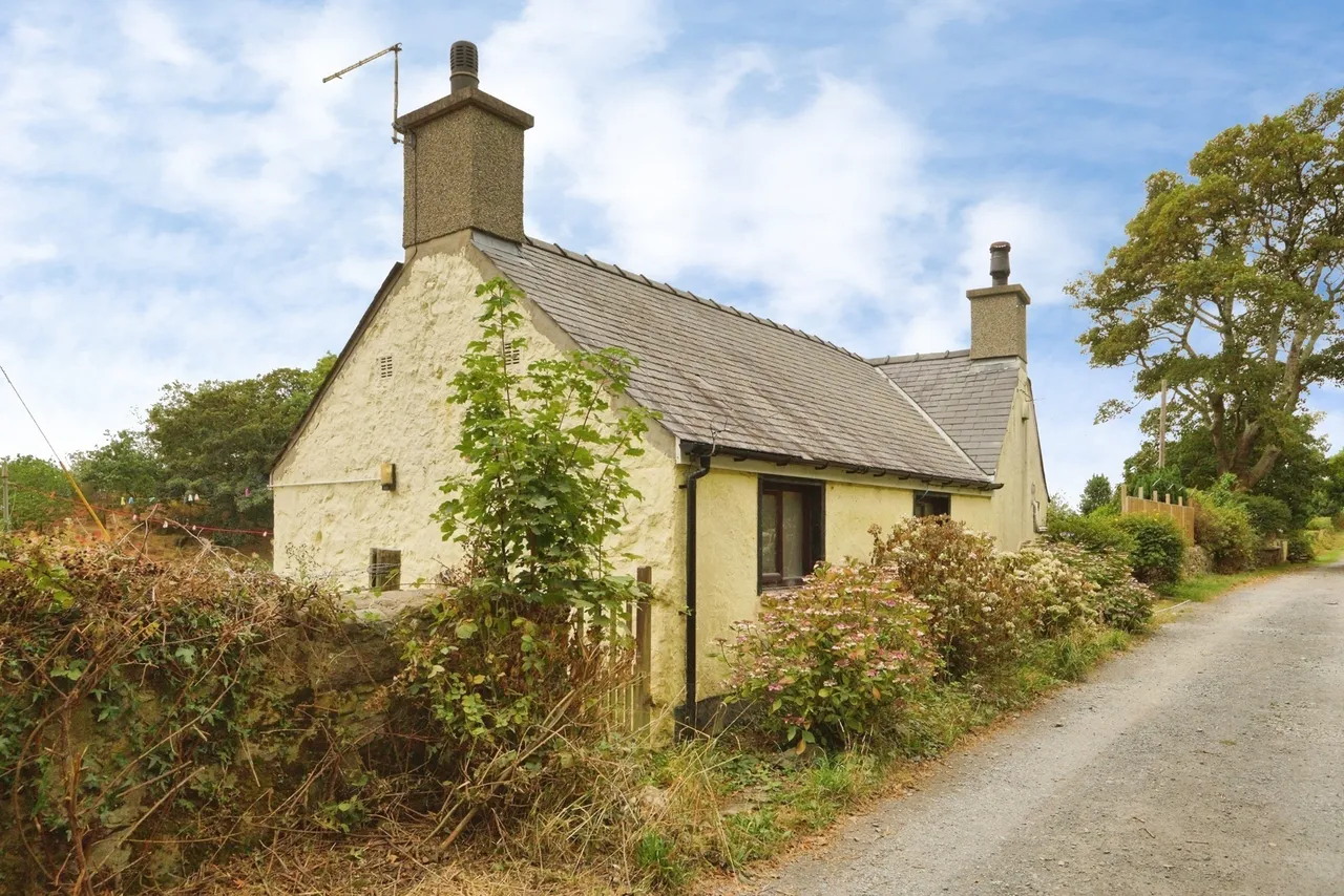 3 bed property for sale, Abererch, Pwllheli, LL53