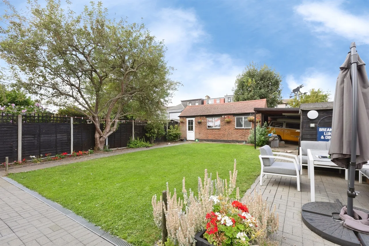 Stratton Drive, Barking, photo 5